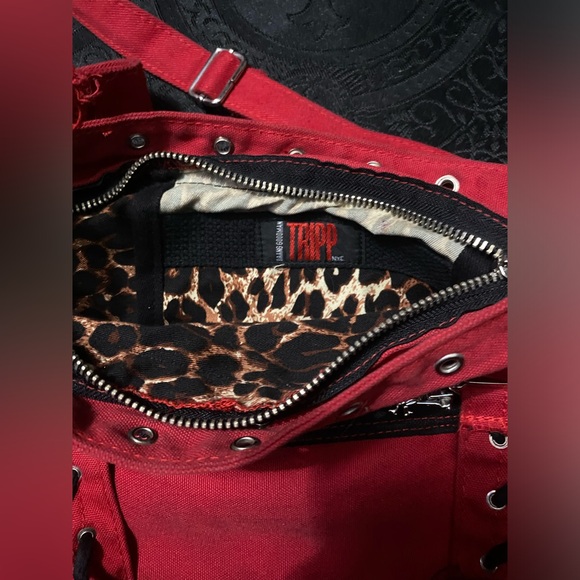 (SOLD) RARE 1990s Tripp NYC Red Grommet Messenger Bag - Picture 3 of 6